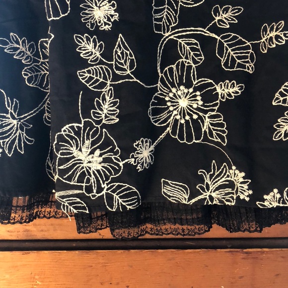 Size 6  black and white AGB Dress - Picture 3 of 7